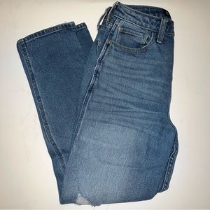 Hollister Ultra High-Rise Mom Jean
